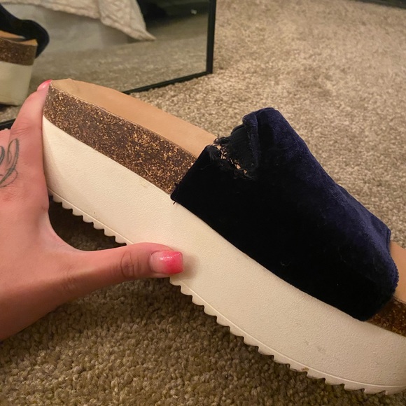 ZARA platform slides - Picture 2 of 4